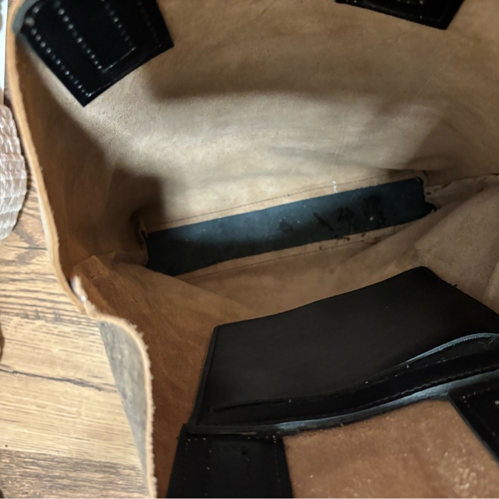 Elegant Black and Tan Tote Bag - Picture 3 of 5